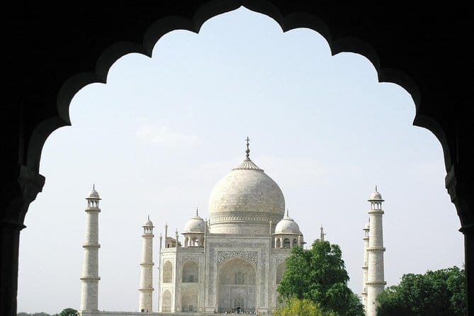 Taj Mahal Day Trip Including Same Day Flights from Mumbai - Key points to know before booking