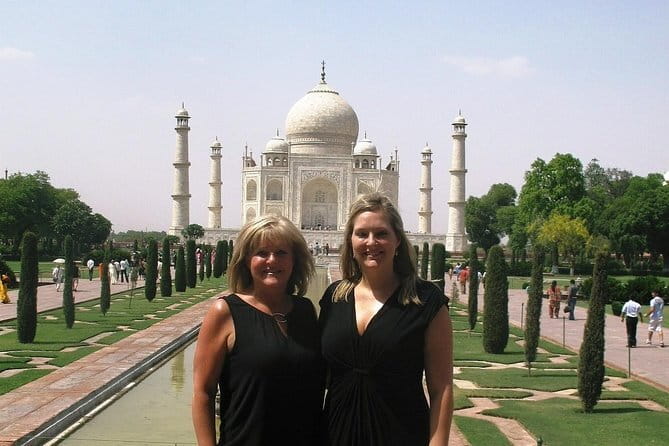 Taj Mahal Day Trip Including Same Day Flights from Mumbai - The three-hour private drive from Delhi to Agra