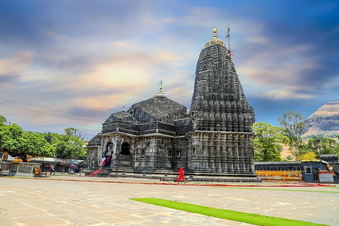 Temples & Vineyards: Private Tour to Nashik from Mumbai - Trimbakeshwar Temple and the Jyotirlinga tradition