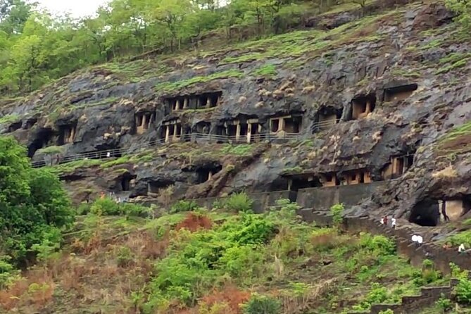 Temples & Vineyards: Private Tour to Nashik from Mumbai - Lunch and the flavors of Maharashtra