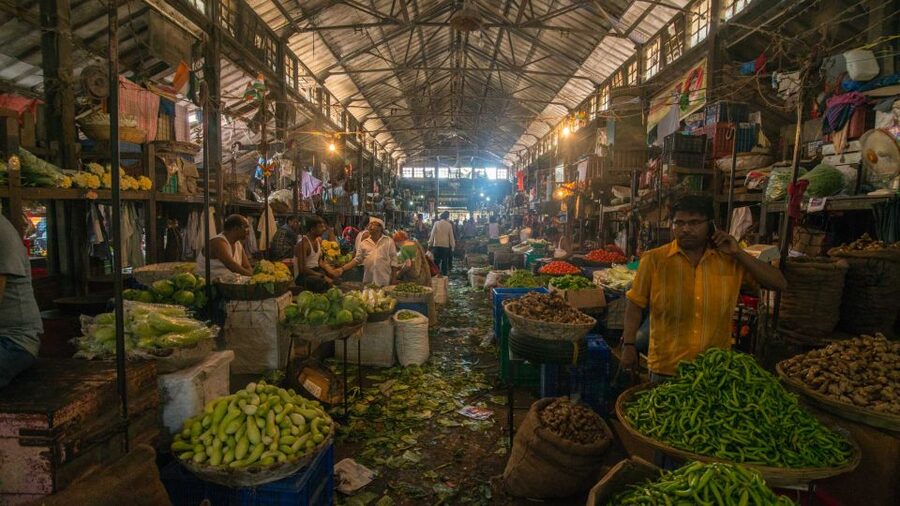 The Mumbai by Dawn Tour - Dadar Flower Market before the crowds