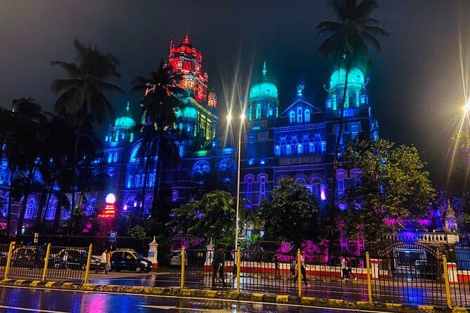 Twilight in Mumbai: Discover the City by Night with Food Options - Gateway of India and the Taj Mahal Palace