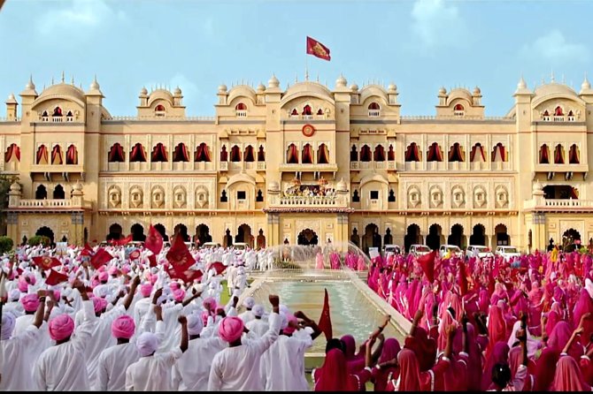 Unveiling Bollywood: Grand Tour of Iconic Real Sets & Their Story - Entering through the movie-themed gates