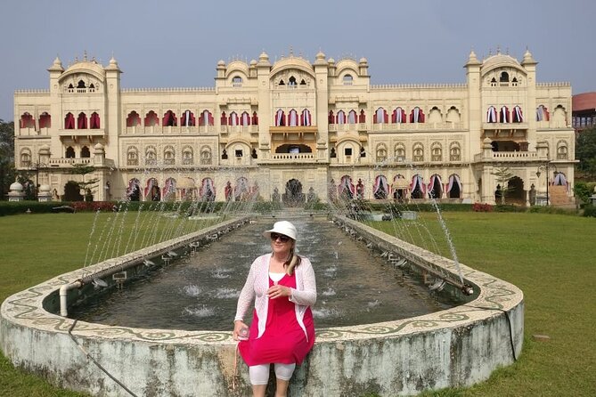 Unveiling Bollywood: Grand Tour of Iconic Real Sets & Their Story - The morning drive from Mumbai